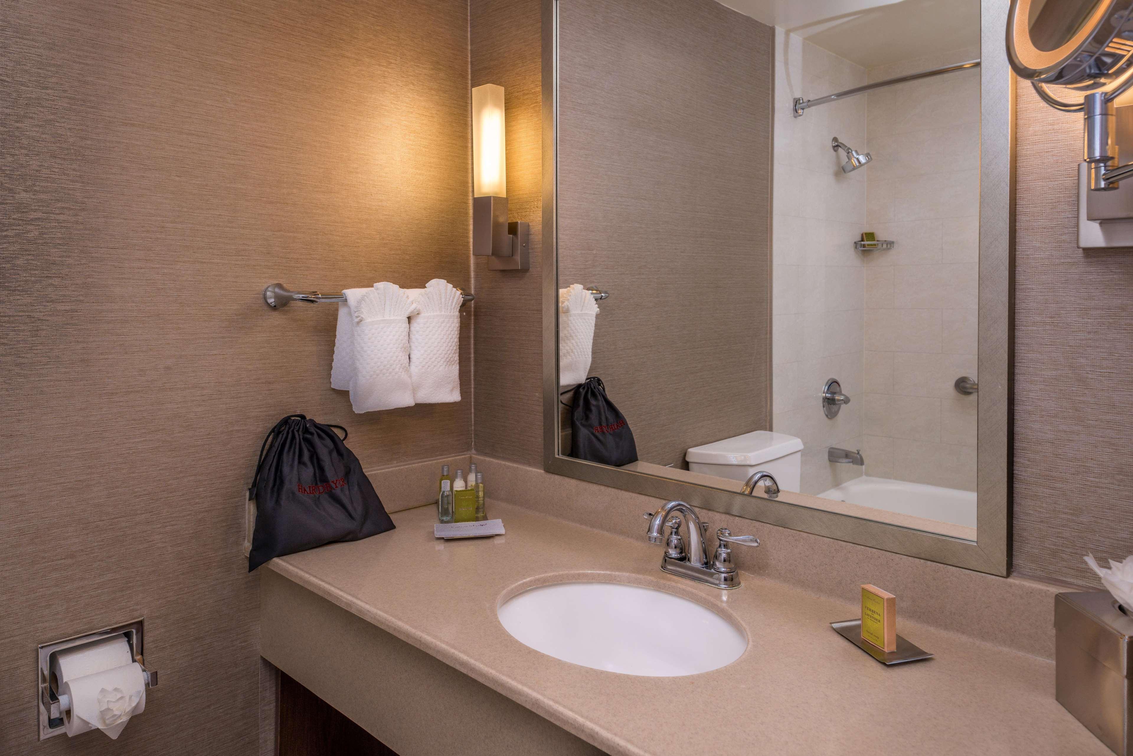 Doubletree By Hilton Whittier Hotel Quarto foto